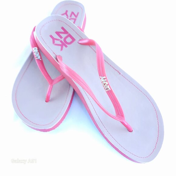 Size 8 DKNY Summer Red classic Chic Beach Sandals - Picture 3 of 8